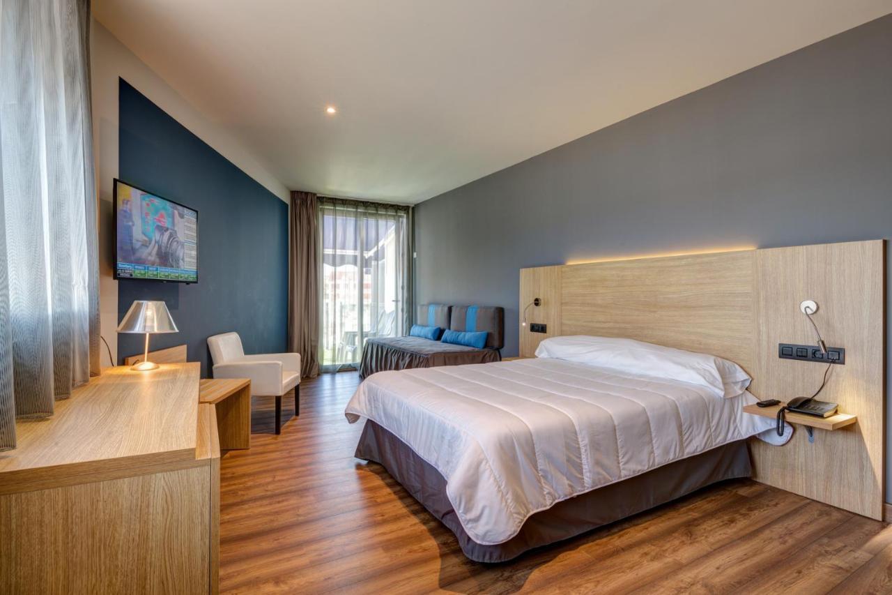 Hotel Astuy Isla Luaran gambar